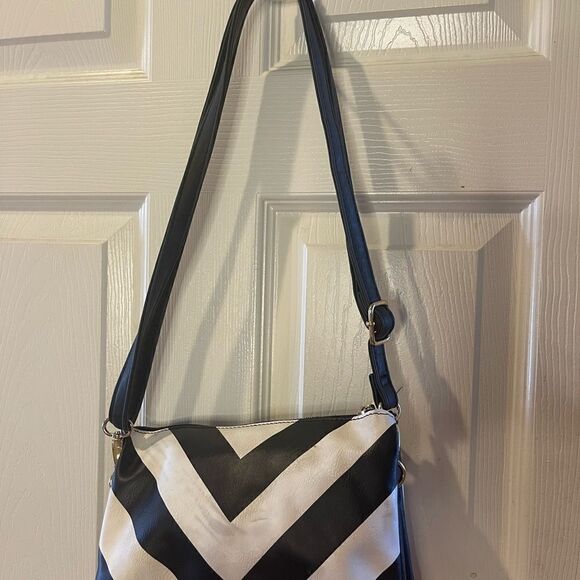 Betty Boop black and white crossbody/shoulder bag with Rhinestones studs. - Picture 4 of 14